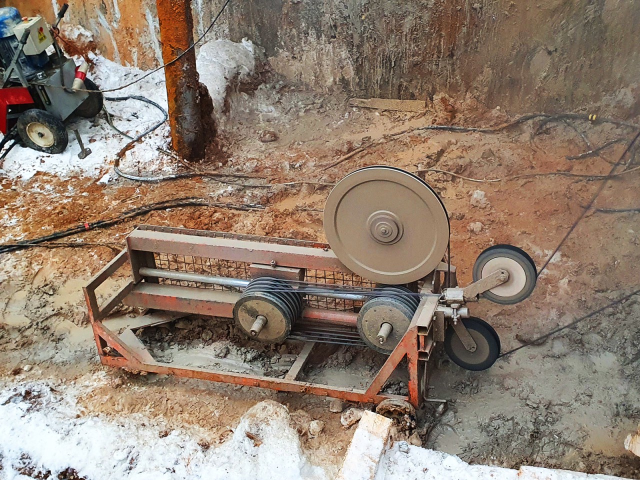 Канатная резка в грунте